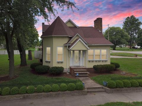 302 S Gonser Ave, Ashley, IN 46705 photo 1