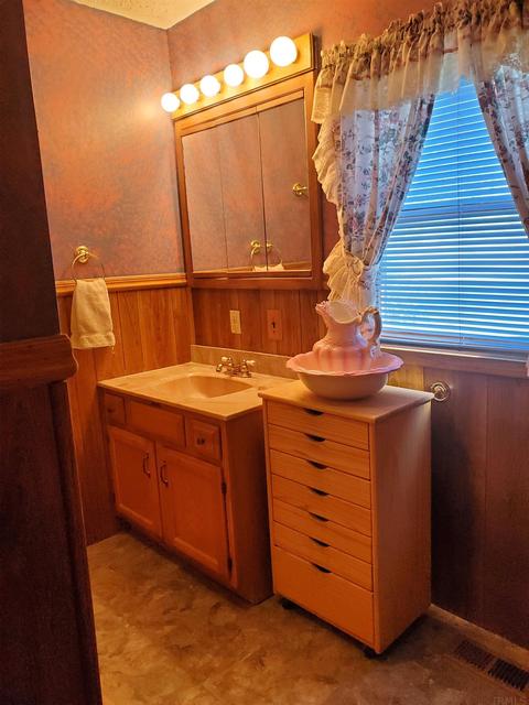 242 N 6th St, Mitchell, IN 47446 photo 9