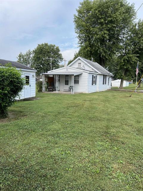 809 W Oak St, Bicknell, IN 47512 photo 2