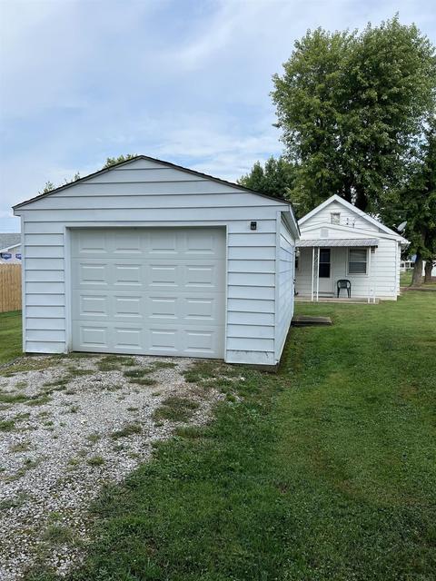 809 W Oak St, Bicknell, IN 47512 photo 3