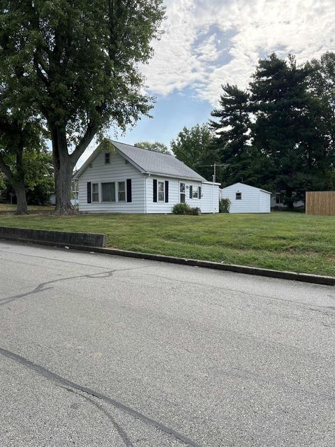 809 W Oak St, Bicknell, IN 47512 photo 1