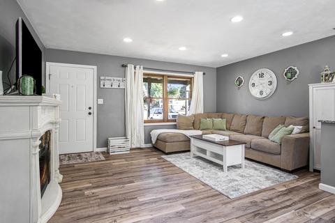 30952 Oakbrook Dr, Granger, IN 46530 photo 13