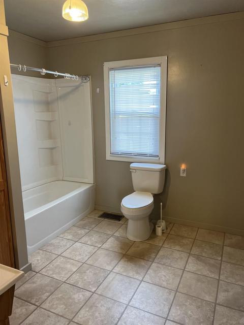 519 E Walnut St, Greentown, IN 46936 photo 12