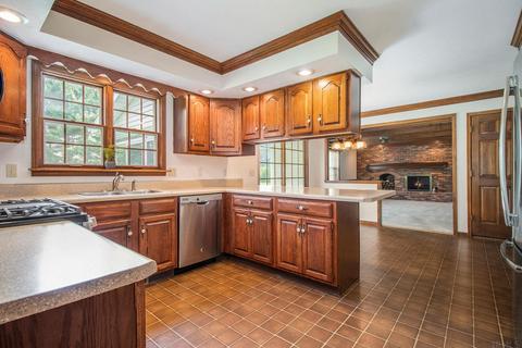 10119 Rain Drop Cir, Granger, IN 46530 photo 2