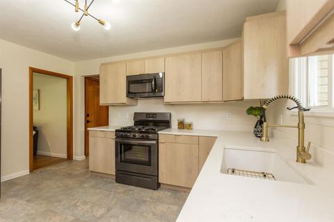 52484 Hickory Rd, Granger, IN 46530 photo 10