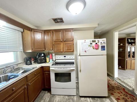 531 Circle Dr, Fairmount, IN 46928 photo 9