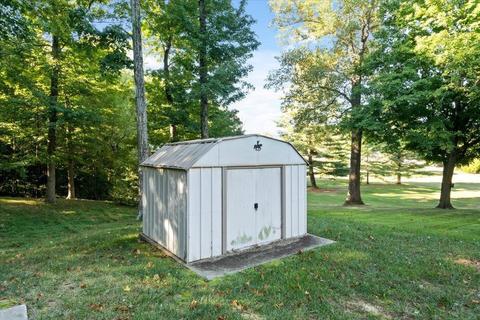 910 Schroeder Ave, Jasper, IN 47546 photo 3