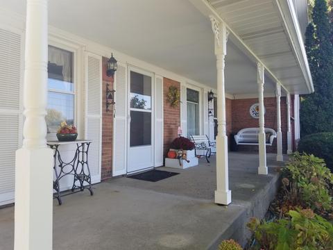 910 E Main St, Albion, IN 46701 photo 4
