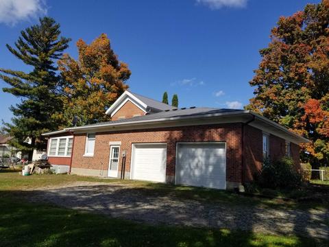 910 E Main St, Albion, IN 46701 photo 2