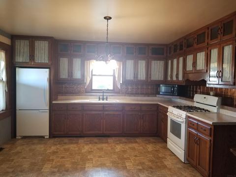 910 E Main St, Albion, IN 46701 photo 5