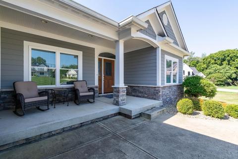 2516 E Manor Ct, Bloomington, IN 47401 photo 2