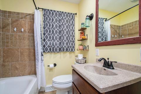 851 E John St, Nappanee, IN 46550 photo 15