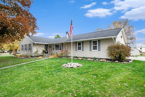 851 E John St, Nappanee, IN 46550 photo 2