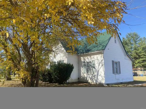 613 W Oak St, Mitchell, IN 47446 photo 3