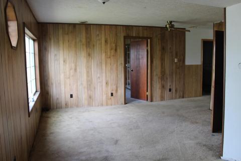 303 E Vine St, Mitchell, IN 47446 photo 7