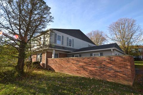 932 E Waterloo Dr, Bloomington, IN 47401 photo 2