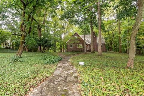 1320 E 1st St, Bloomington, IN 47401 photo 2