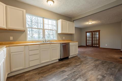 810 E State St, Albany, IN 47320 photo 15