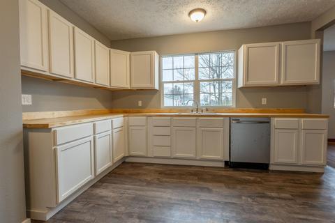 810 E State St, Albany, IN 47320 photo 16