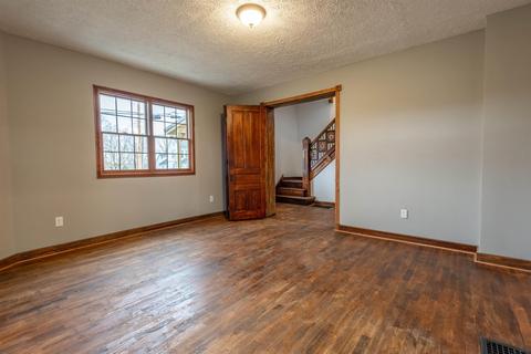 810 E State St, Albany, IN 47320 photo 9