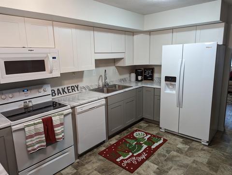 426 E Maple St, Berne, IN 46711 photo 5