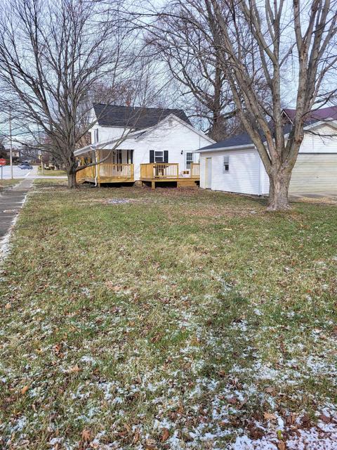 201 E Main St, Chalmers, IN 47929 photo 3