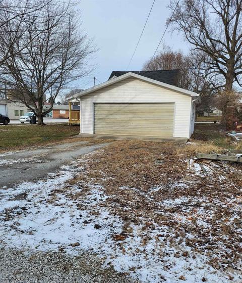 201 E Main St, Chalmers, IN 47929 photo 4