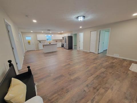 507 Crawford St, Mitchell, IN 47446 photo 3