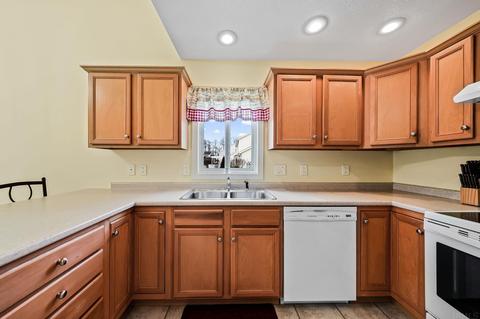 50849 Sturbridge Dr, Granger, IN 46530 photo 8