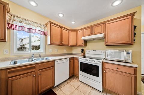 50849 Sturbridge Dr, Granger, IN 46530 photo 9