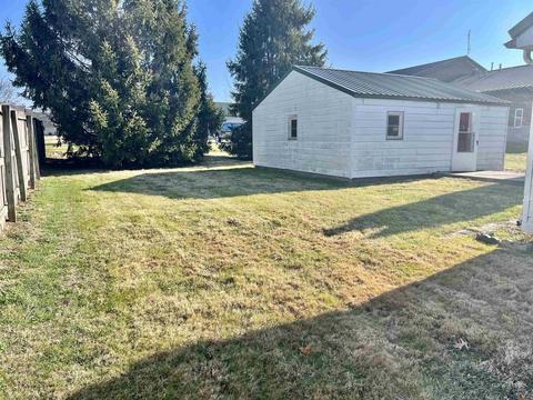 159 NW 3rd St, Linton, IN 47441 photo 3