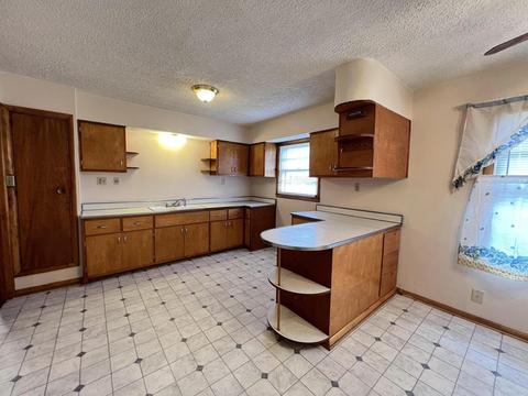518 W Vine St, Mitchell, IN 47446 photo 5