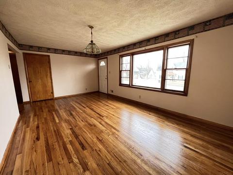 518 W Vine St, Mitchell, IN 47446 photo 3