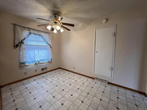 518 W Vine St, Mitchell, IN 47446 photo 8