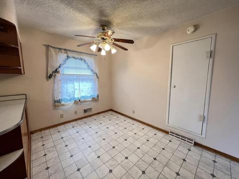 518 W Vine St, Mitchell, IN 47446 photo 7