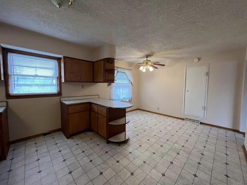518 W Vine St, Mitchell, IN 47446 photo 11