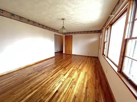 518 W Vine St, Mitchell, IN 47446 photo 2