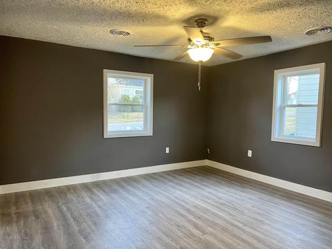 313 W Vine St, Mitchell, IN 47446 photo 2