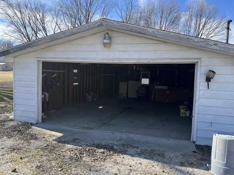 201 Dewey Ave, Washington, IN 47501 photo 5