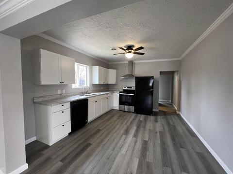 712 W Curry St, Mitchell, IN 47446 photo 3