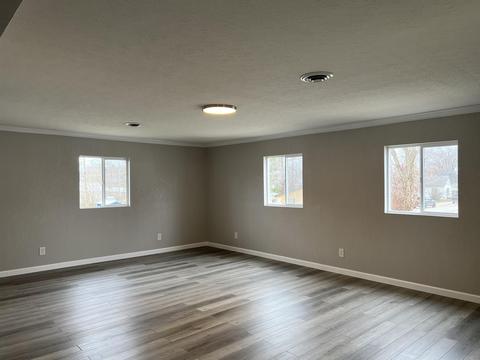 712 W Curry St, Mitchell, IN 47446 photo 2