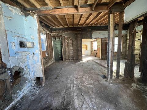 212 E High St, Garrett, IN 46738 photo 5