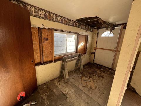 212 E High St, Garrett, IN 46738 photo 9