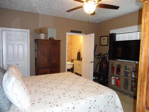 102 W Vine St, Mitchell, IN 47446 photo 11