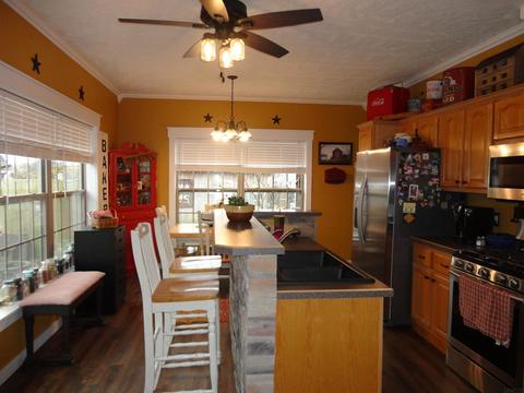 102 W Vine St, Mitchell, IN 47446 photo 2