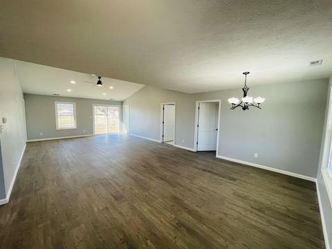 106 Cardinal Ct, Mitchell, IN 47446 photo 2