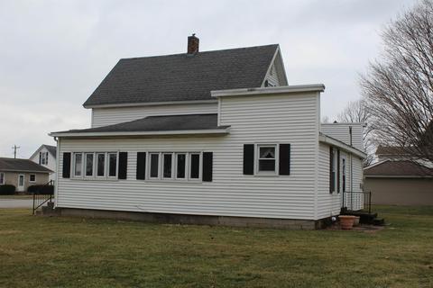 408 E Main St, Chalmers, IN 47929 photo 3