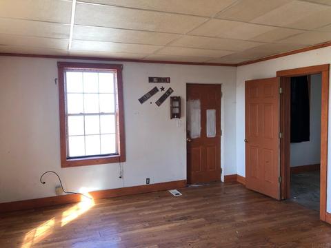 131 E 8th St, Peru, IN 46970 photo 4
