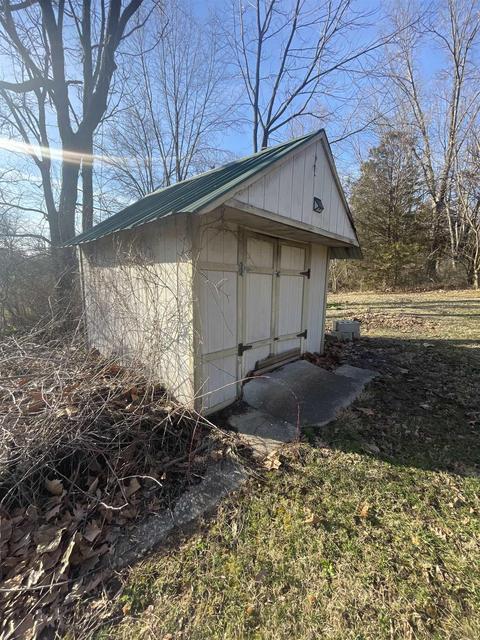 583 Boone Ln, Mitchell, IN 47446 photo 2