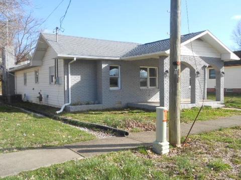 304 E Walnut St, Odon, IN 47562 photo 2